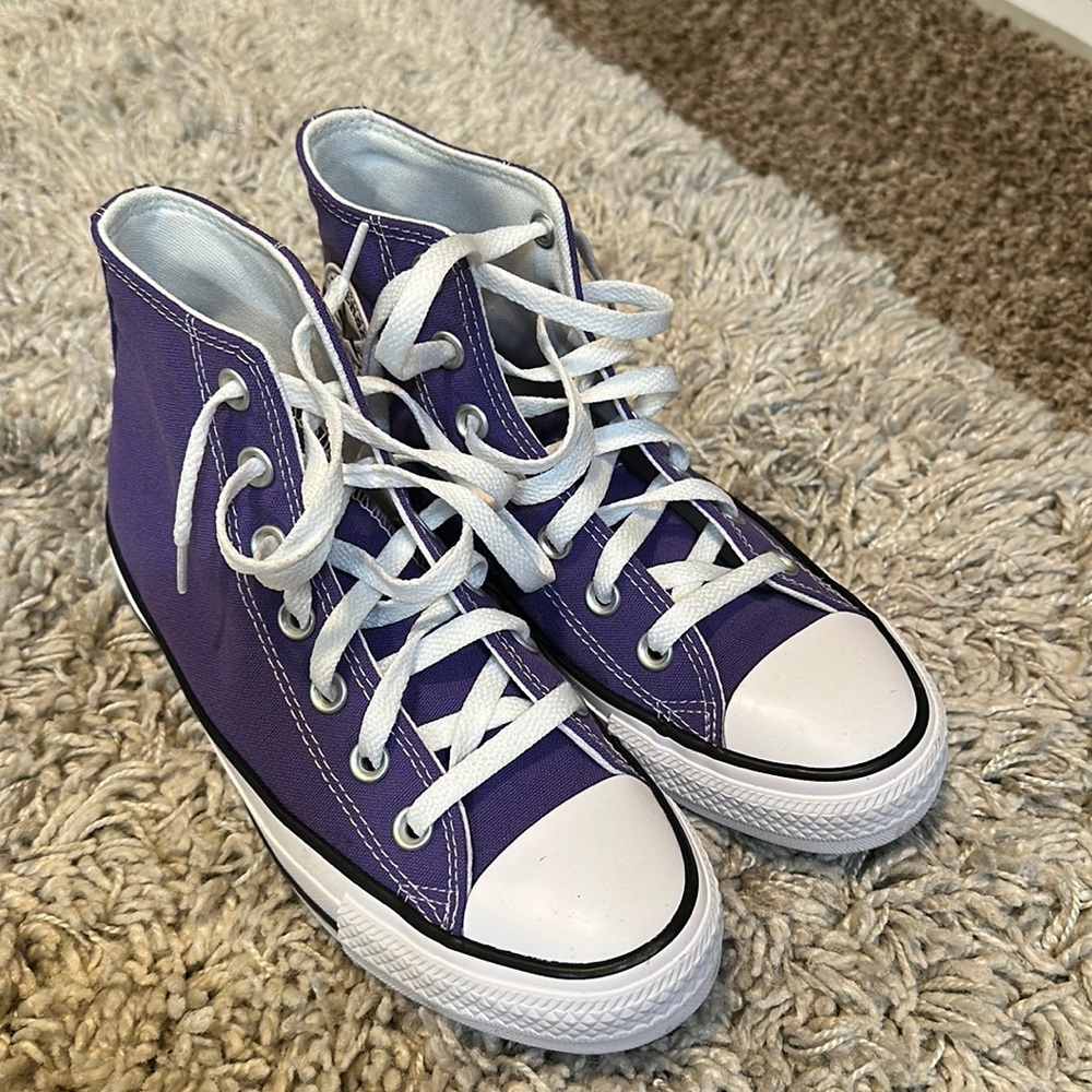 Worn one time converse, just want a different color. Size 4 men’s